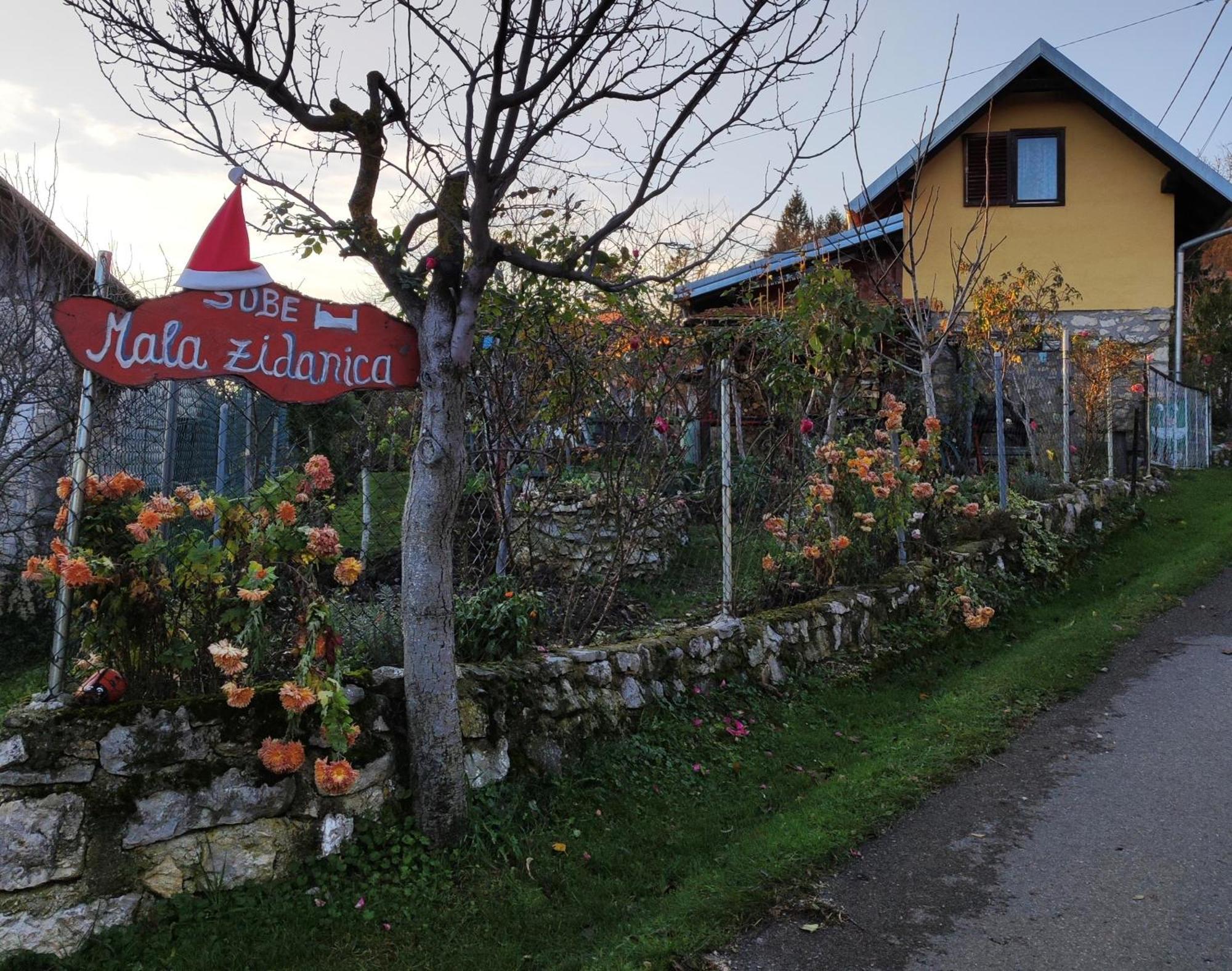 Hotel Mala Zidanica Tomasevci Exterior foto