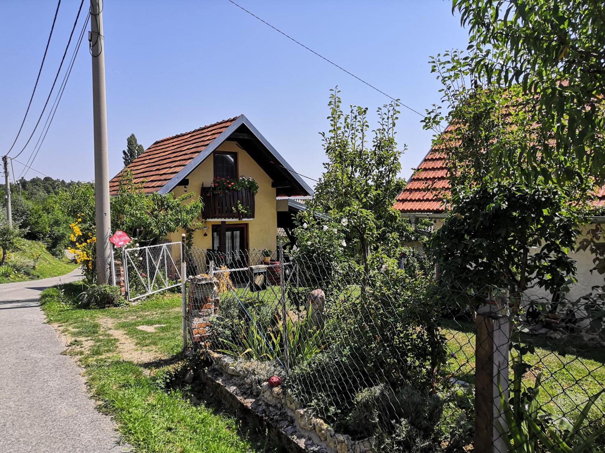 Hotel Mala Zidanica Tomasevci Exterior foto